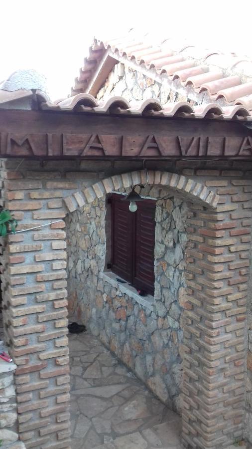 Mila La Villa Kastron  ภายนอก รูปภาพ